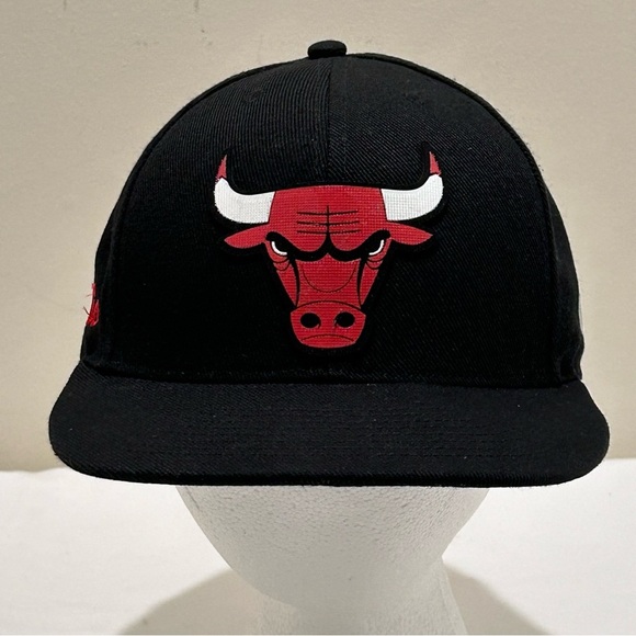 Chicago Bulls Ultra Game NBA Official Black Flat Bill Snap-Back Cap Hat - Picture 1 of 10